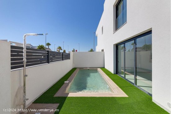 Villa en venta en Benijófar (Alicante)