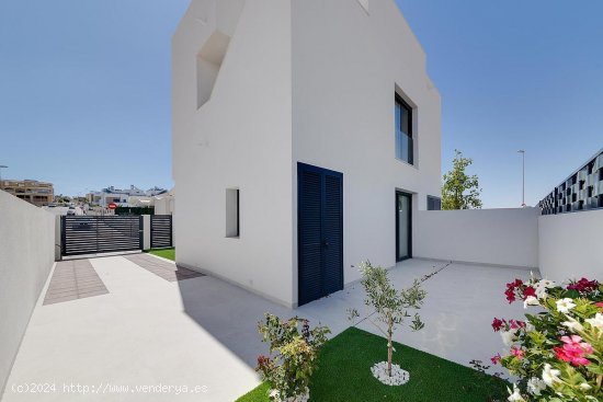 Villa en venta en Benijófar (Alicante)