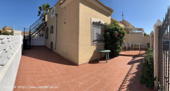 Chalet en venta en Torrevieja (Alicante)