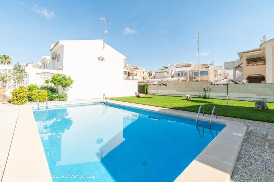  Chalet en venta en Torrevieja (Alicante) 