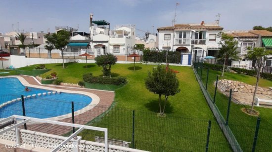 Chalet en venta en Torrevieja (Alicante)