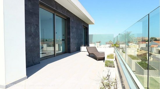 Villa en venta en Torrevieja (Alicante)