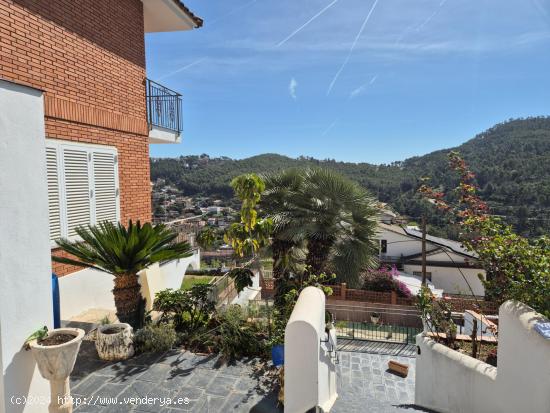 PRECIOSA CASA CON FANTASTICAS VISTAS EN VALLIRANA - BARCELONA