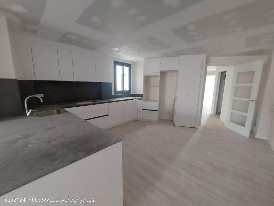 Piso a estrenar de 3 habitaciones y 2 baños - BARCELONA