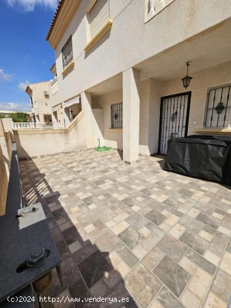 Chalet en venta en Torrevieja (Alicante)