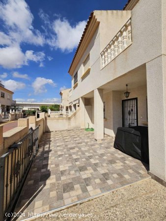 Chalet en venta en Torrevieja (Alicante)