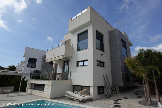 Chalet en venta en La Nucia (Alicante)