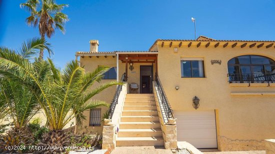 Villa en venta en Orihuela (Alicante)