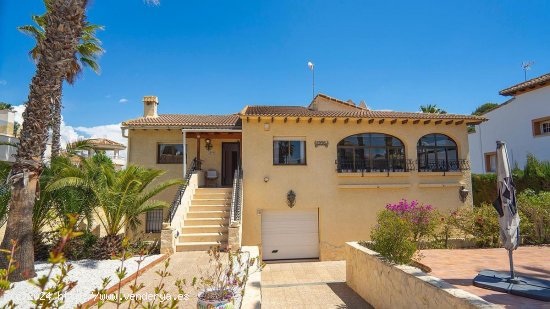 Villa en venta en Orihuela (Alicante)