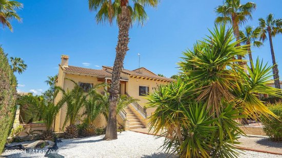 Villa en venta en Orihuela (Alicante)