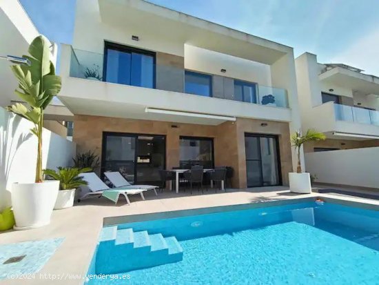 Villa en venta en Los Montesinos (Alicante)