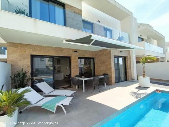 Villa en venta en Los Montesinos (Alicante)