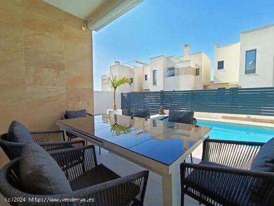 Villa en venta en Los Montesinos (Alicante)