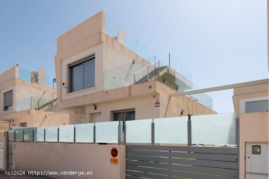 Villa en venta en Pilar de la Horadada (Alicante)