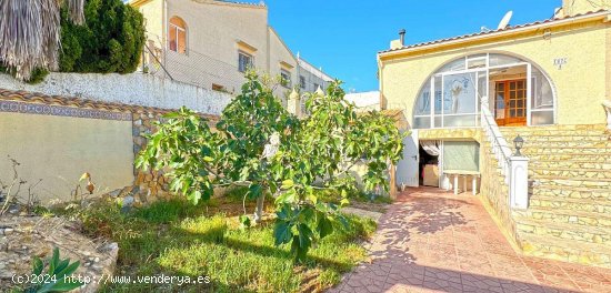 Chalet en venta en Torrevieja (Alicante)