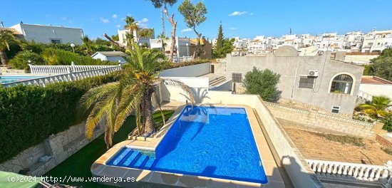 Chalet en venta en Torrevieja (Alicante)