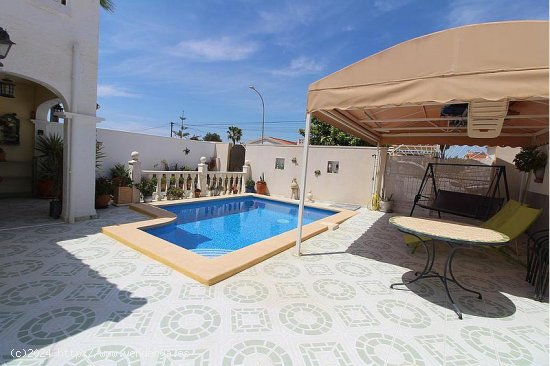 Villa en venta en Elche (Alicante)