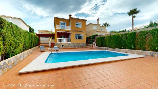 Chalet en venta en La Nucia (Alicante)