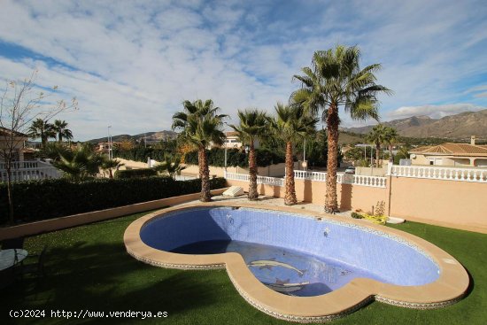 Villa en venta en Hondón de las Nieves (Alicante)