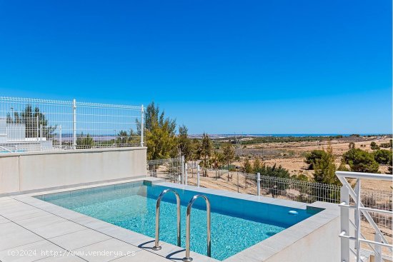 Villa en venta en San Miguel de Salinas (Alicante)