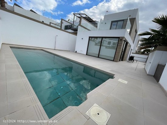 Villa en venta en Benijófar (Alicante)