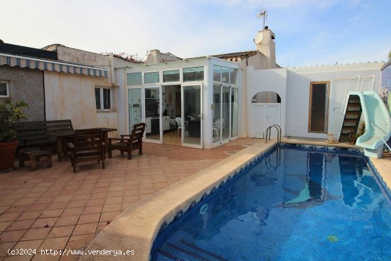 Villa en venta en La Manga del Mar Menor (Murcia)