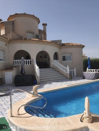 Villa en venta en Algorfa (Alicante)