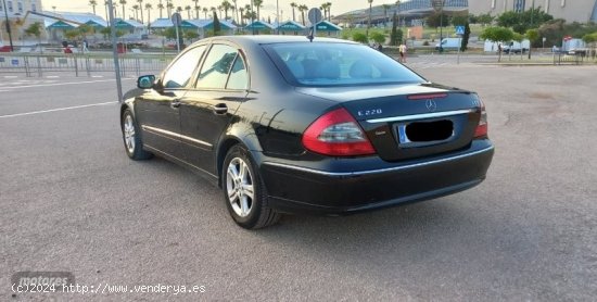 Mercedes Clase E E 220 CDI Avantgarde 2007. Diesel de 2007 con 72.560 Km por 15.500 EUR. en Malaga