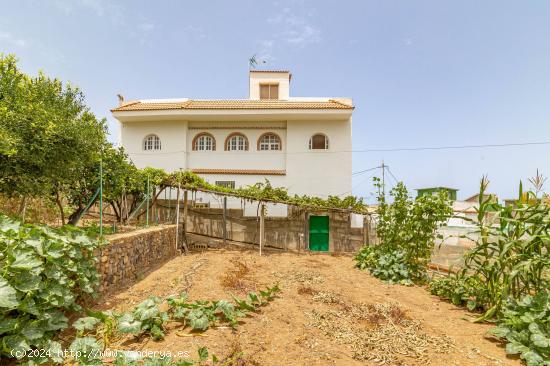 VENDEMOS VIVIENDA INDEPENDIENTE, EMBLEMÁTICA CERCA DEL CASCO - LAS PALMAS