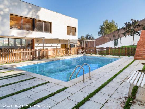 Magnífica casa en venta con jardín, vistas y piscina en Vallvidrera!!! - BARCELONA