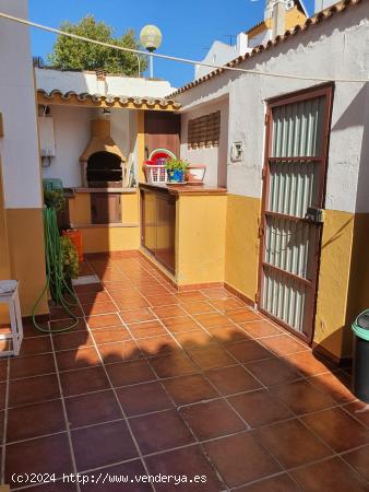 Bonito adosado en la zona del Almendral. - CADIZ