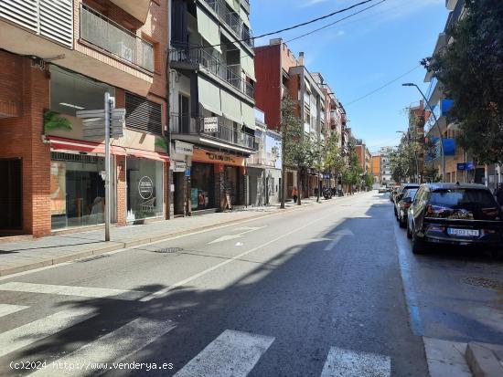 SE VENDE LOCAL COMERCIAL EN CASTELLDEFELS, ZONA CENTRO - BARCELONA