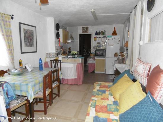 CASA EN LA MONTAÑA, CON PARCELA EN BORRIOL - CASTELLON