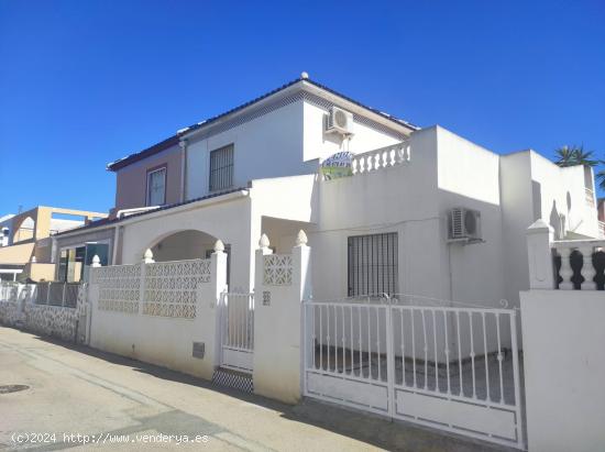 CHALET PAREADO EN RESID. MIRADOR DE LOS BALCONES -TORREVIEJA. - ALICANTE