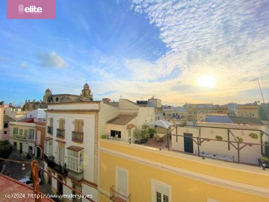 OPORTUNIDAD DE INVERSION MAGNIFICA CASA EN EL CENTRO - CADIZ