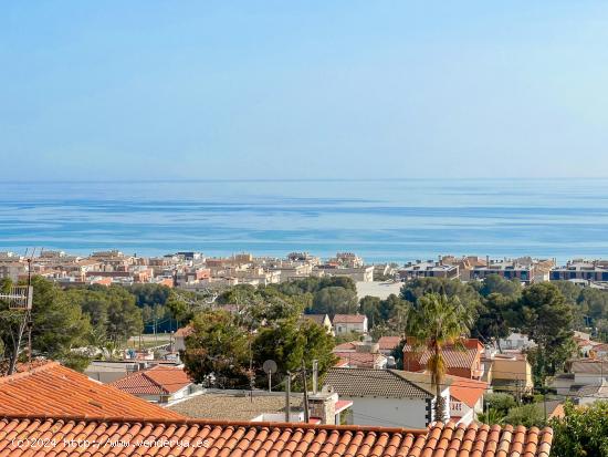 Singular Casa toda Nueva con un estilo rústico moderno. Impresionantes Vistas al Mar Mediterráneo.