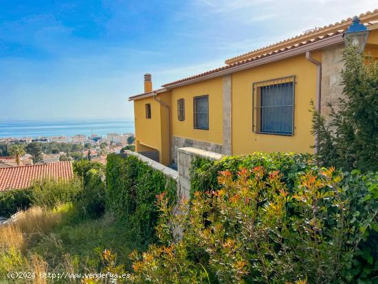 Singular Casa toda Nueva con un estilo rústico moderno. Impresionantes Vistas al Mar Mediterráneo.