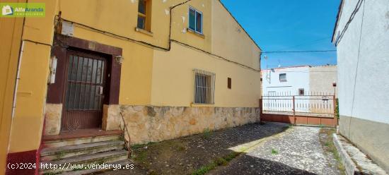 CASA CON PATIO Y UNA GRAN NAVE ALMACEN EN EL BARRIO DE SINOVAS - BURGOS