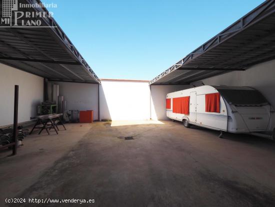 Se ofrece en venta una nave industrial ubicada en la zona de la Calle Príncipe Alfonso en Tomelloso