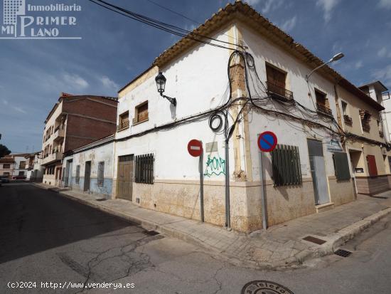 Casa para solar, en zona 1 especial, con proyecto, de 361 m2 y 33 m de fachada por 190.000€. - CIU