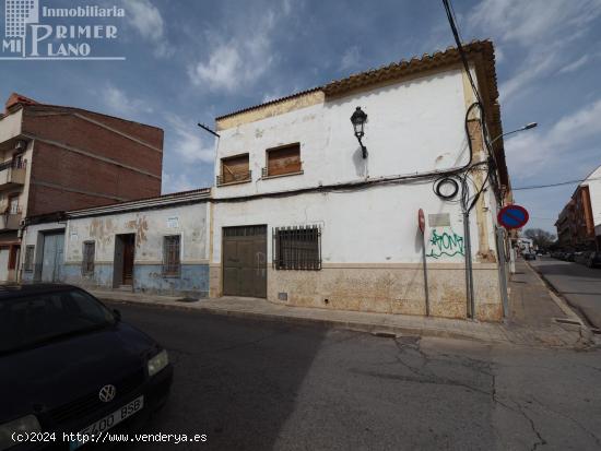 Casa para solar, en zona 1 especial, con proyecto, de 361 m2 y 33 m de fachada por 190.000€. - CIU