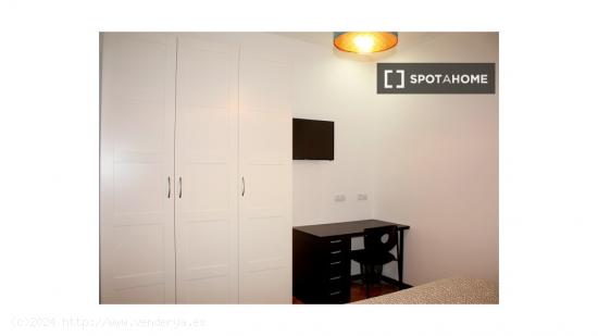 Habitación histórica con calefacción en un apartamento de 14 dormitorios, Puerta del Sol - MADRID