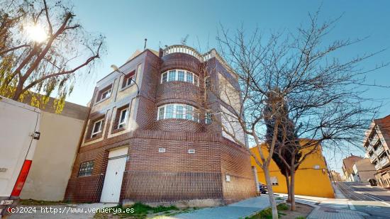 ESPECTACULAR CASA JUNTO A VIA HISPAINDAD - ZARAGOZA