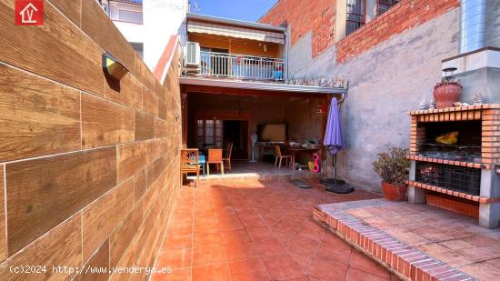 CASA DE 4 HABITACIONES, PATIO DE 35M2 Y GARAJE EN ZONA EIXAMPLE - BARCELONA