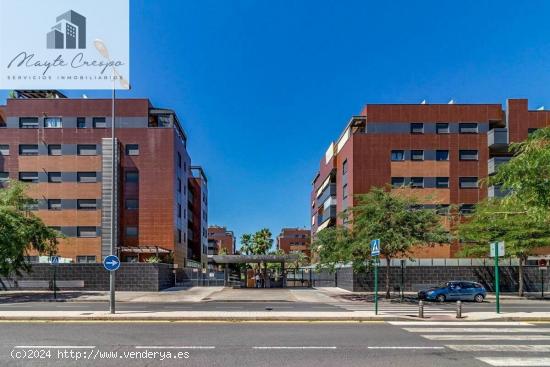 Presentamos este espectacular piso en Parque Lagos con garaje y trastero y una enorme terraza de 30m