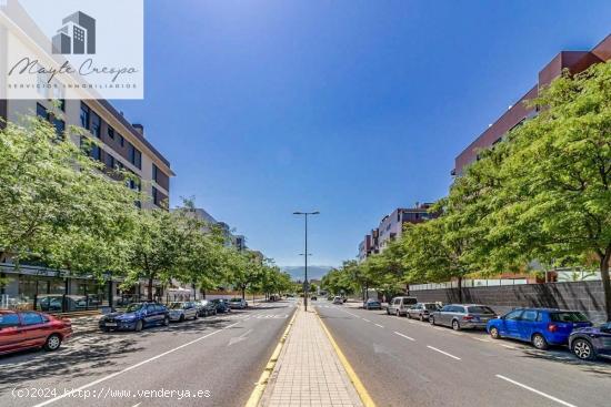 Presentamos este espectacular piso en Parque Lagos con garaje y trastero y una enorme terraza de 30m