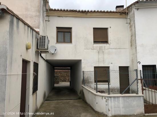 CASABANCO VENDE VIVIENDA  ADOSADA DE  TRES  DORMITORIOS  EN SALVATIERRA DE SANTIAGO - CACERES