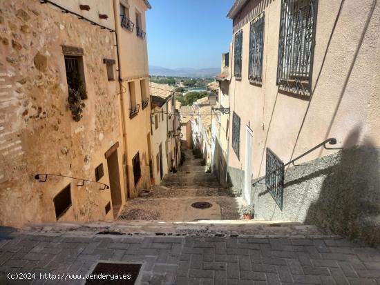 Original y amplia Casa con Garaje en casco histórico de Biar - ALICANTE