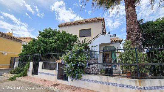  Bungalow reformado en 1 planta con impresionantes vistas al mar y gran solarium - ALICANTE 