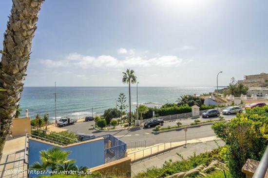 DUPLEX EN AGUAMARINA CON VISTAS AL MAR - ALICANTE